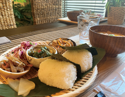 お昼ご飯の提供